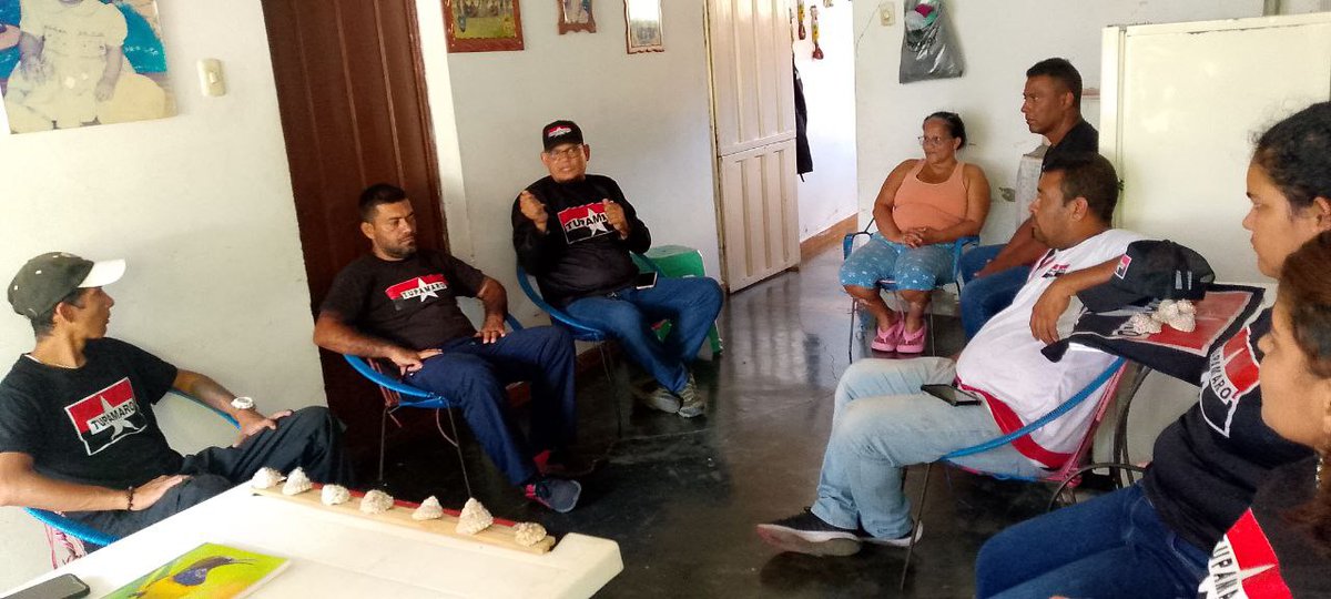 TupamaroMRT_'s tweet photo. 🔴⚫Hoy #29Ene desde el Mpio. Sucre Edo. @portuguesamrt2 miembros de la Dirección Regional junto al camarada Yulio Portilla Resp. del @BloqueLlanero y militancia realizaron reunión con el objetivo de fortalecer accionar rebelde.

#TupamaroJuróConNicolas https://t.co/9PK58AJ4Ey