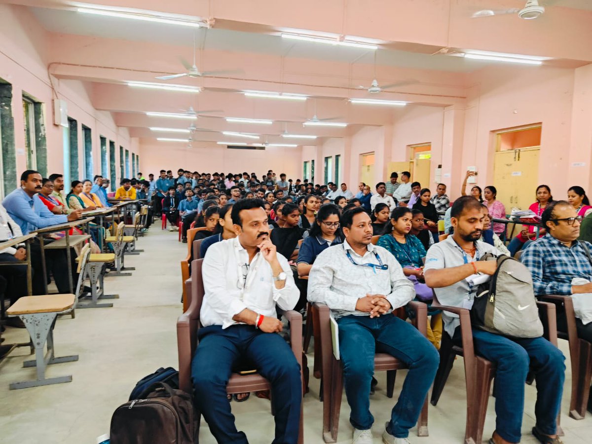 hdilipca's tweet photo. @MSDESkillIndia 
We thank the ITI Vangaon (Palghar District team) for the Rojgar meet.

Very few students actually came for placement, disappointing.

Our suggestions to Shri @MPLodha and Shri Sidam,
1. Publish Rozgar meet Annual calendar. Min 30days advance reminder notice. https://t.co/torLRy7ibe