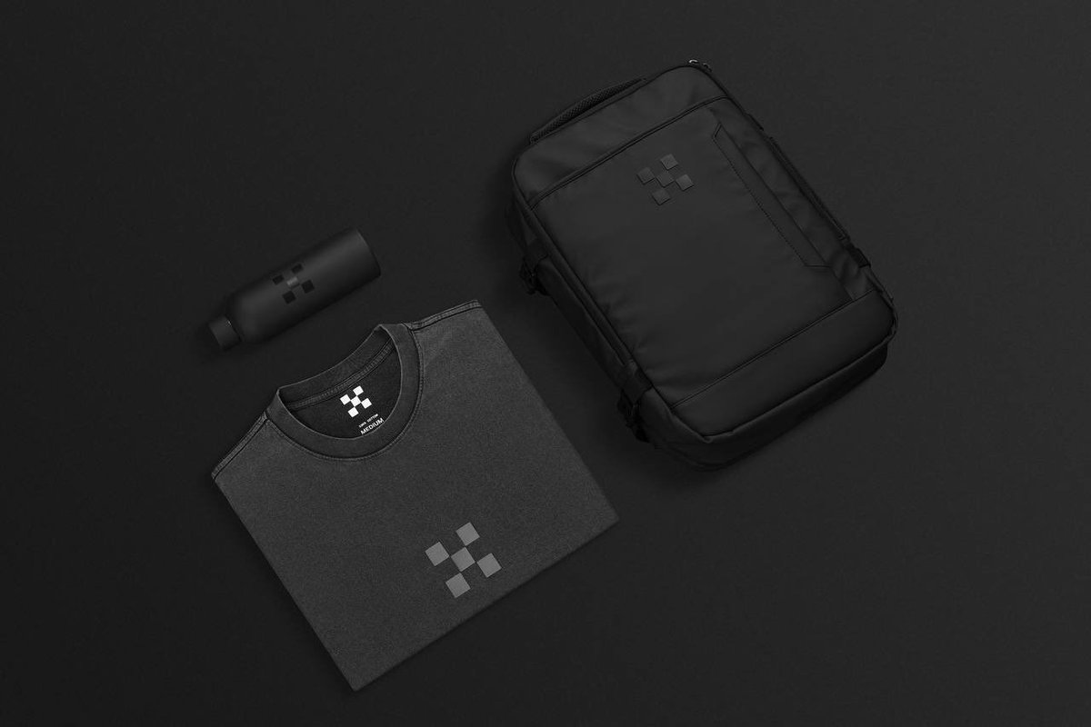 金蛇献瑞， #OKX年货大使 maid老师祝您蛇年大吉！蛇个不停。
感谢粉丝们在过去一年里的支持，为回馈大家，随机送出 OKX 周边礼盒 x3，礼盒中有双肩包+水杯+T恤🎁

参与方式： 
关注 <a href="/okxchinese/">OKX中文</a> + <a href="/Mercy_okx/">Mercy</a> 
转发&amp;点赞，留下一句新春祝福

肯定真抽，别人抽两套