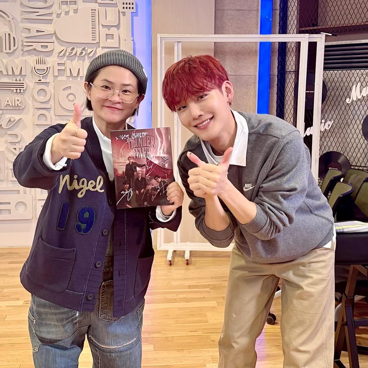 250130 mbcradio12 인스타 #승훈 

#THUNDER 처럼 꽂히는 음색!
알차게 하는 자기 어필과 홍보!
이렇게 똑부러지는게 누구다?
#CIX 의 #승훈 과 함께한 댓츠라이브!