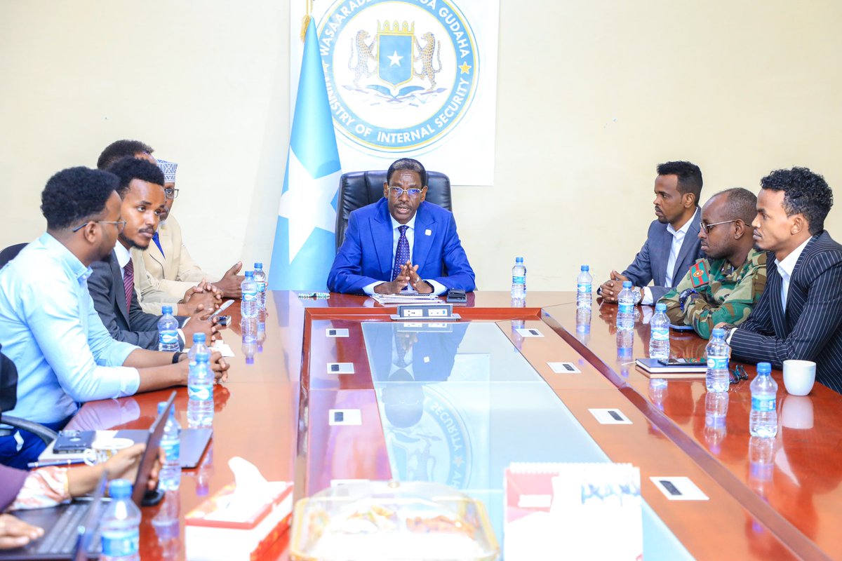 4MMumin's tweet photo. In #Mogadishu, The Communications for Stabilisation Taskforce meeting which brought together directors and communications focal points of the Ministries and government institutions in Stabilisation, Chaired by Minister of Internal Security, 🇸🇴. https://t.co/Rh0e8Efk61