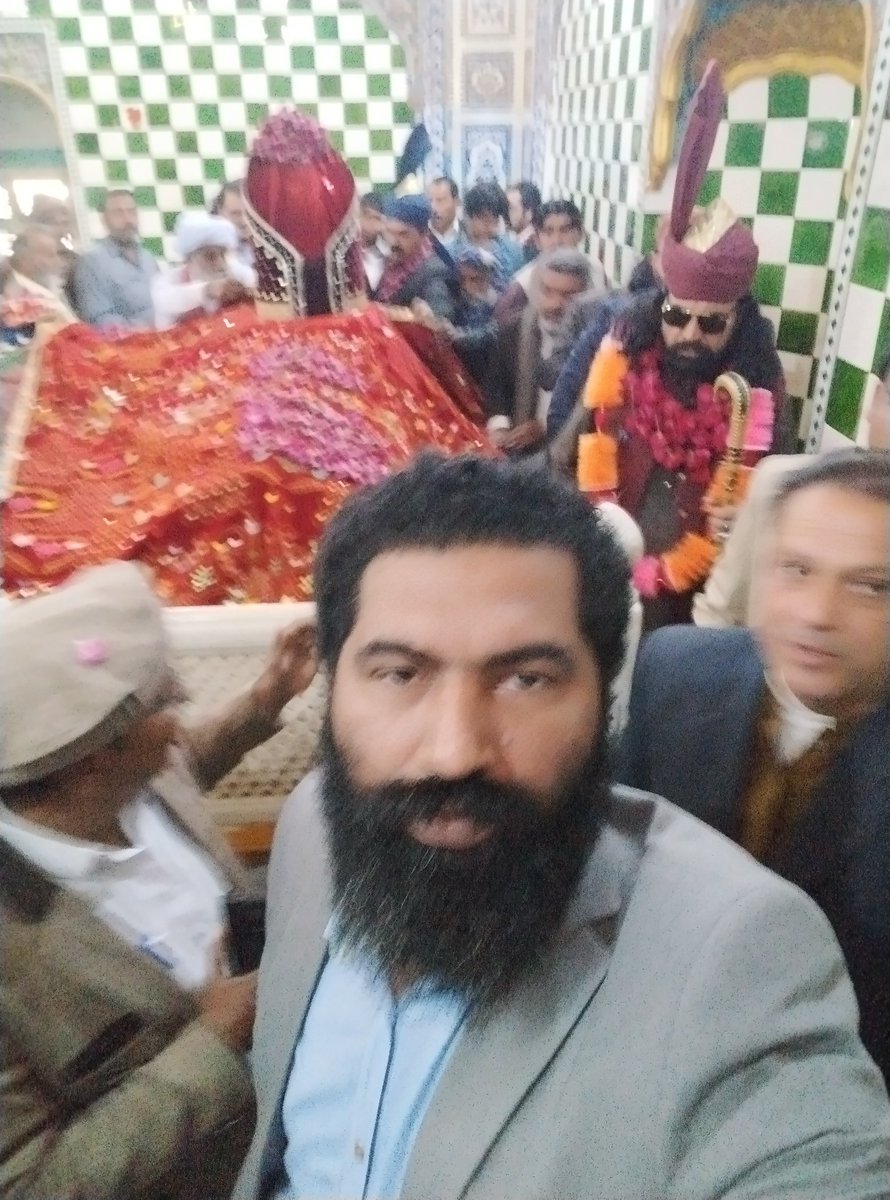 مہان پنجابی صوفی شاعر حضرت خواجہ غلام فرید دی درگاہ تے حاضری 

روہی پنجابی کانفرنس، رحیم یار خاں