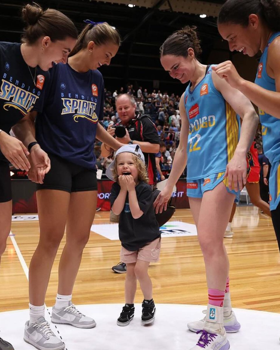 👧👦 KIDS GO FREE - THIS SUNDAY
Bendigo Spirit fans showed up in full force last Friday night, with almost 2,000 people cheering on the Spirit at Red Energy Arena! Let’s do it all again this Sunday afternoon. Tip off 12.30pm at Red Energy Arena.

Tickets: lnkd.in/gwcD9hBW