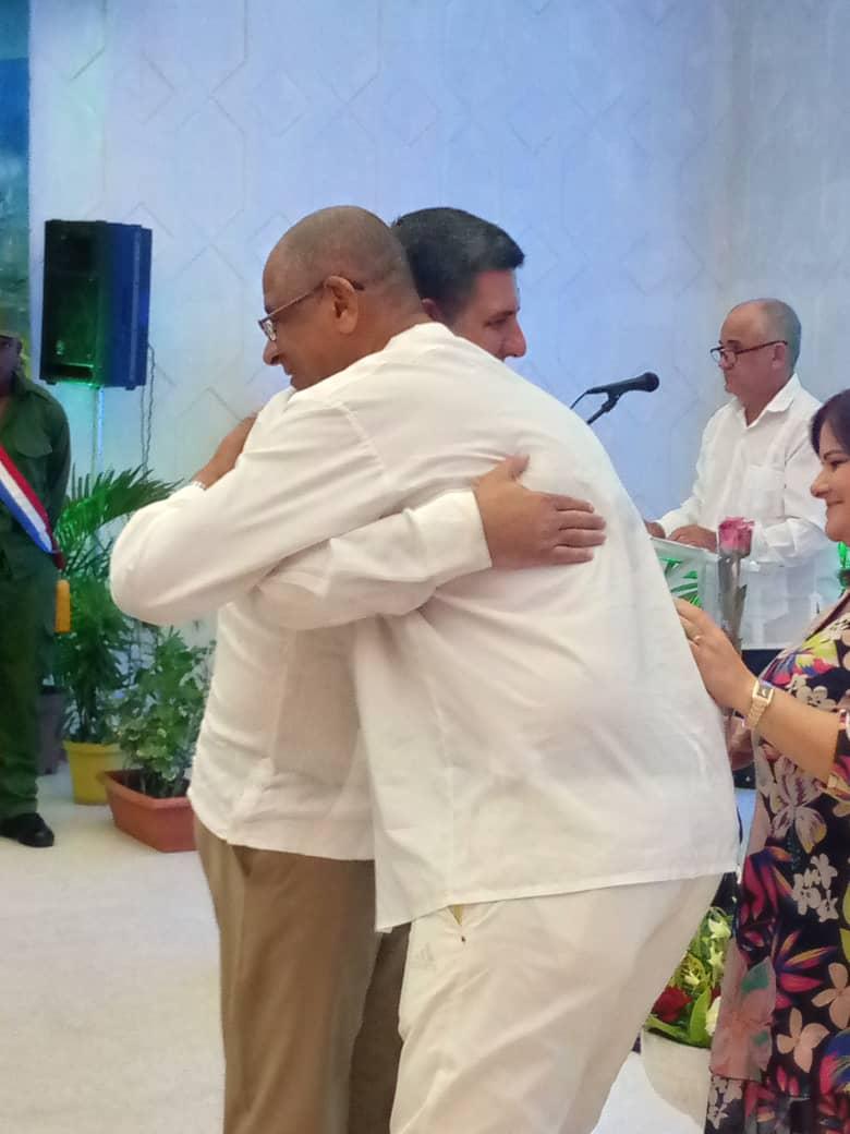 Como parte de las acciones del movimiento político #25x25RazonesPorElAtletaMayor se le otorgó en #PinardelRío al multimedallista mundial, bronce paralímpico y gloria deportiva Juan Carlos Cortada, la condecoración "Escudo de Pinar del Río".
#CultivandoRevolución
<a href="/YulierGonzlez1/">Yulier González Pelegrín 🇨🇺</a>