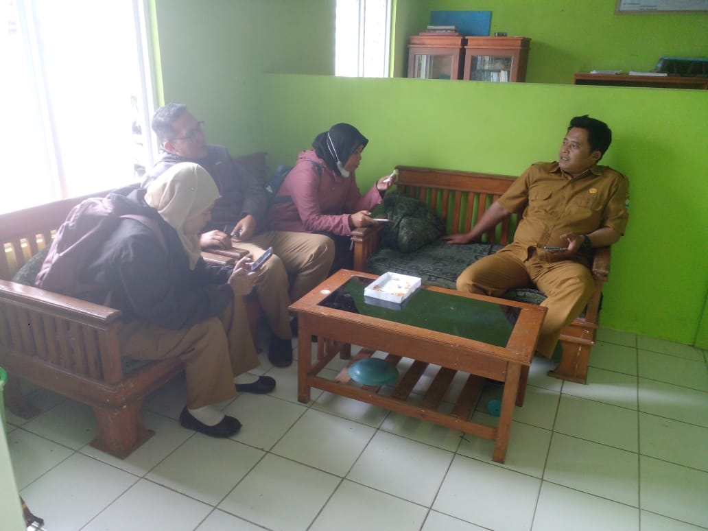 NitaFarida_1704's tweet photo. Senin (06/01), Nita Siti Farida, Luhkan Garut, di Desa Sukatani, Monitoring lokasi calon SERIKANDI BIRU. #GiatLuhkanSatminkalbogor #KabGarut #Aktivitas
@brpbatpp_bogor
@pusluh_bppsdm
@bppsdm_kp https://t.co/ijmlOhnAWU