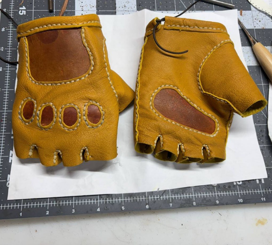 koboldsburrow's tweet photo. Hello!
I am Dragford, but most people know me as Kobold!
I am a Leatherworking Metal smelting Kobold who likes to stream these projects! You can find my Youtube linked down below!⬇️
#Leatherworking #crafting #DIY #pngtuber #Streamer #kobold https://t.co/MiP4v2d3qz