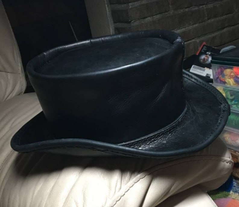 koboldsburrow's tweet photo. Hello!
I am Dragford, but most people know me as Kobold!
I am a Leatherworking Metal smelting Kobold who likes to stream these projects! You can find my Youtube linked down below!⬇️
#Leatherworking #crafting #DIY #pngtuber #Streamer #kobold https://t.co/MiP4v2d3qz