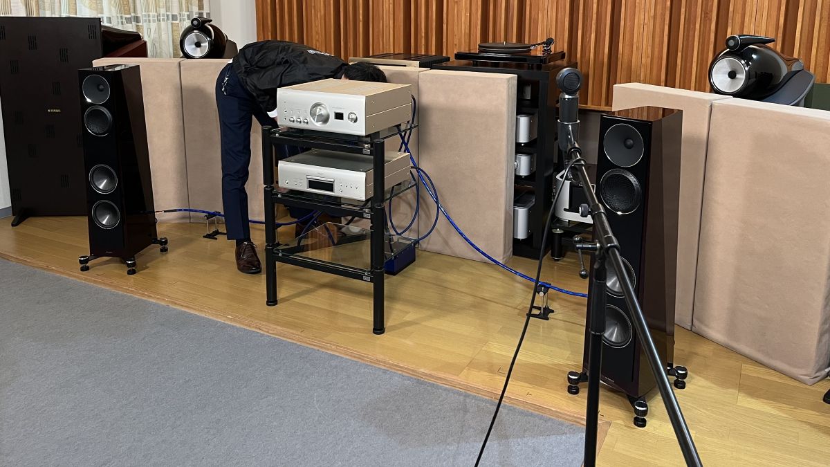 Yokkaichimusen's tweet image. 本日メーカーさんを招いて動画撮影。
「電源ケーブルで音の違いが出るのか？！」を収録しております。公開をお楽しみに～😙
#電源ケーブル #音の違い #オーディオ #四日市 #高級ケーブル #DENON ＃PMA3000NE #DCD3000NE