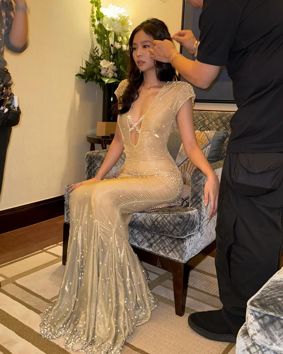 jenniepics's tweet image. THIS DIVA