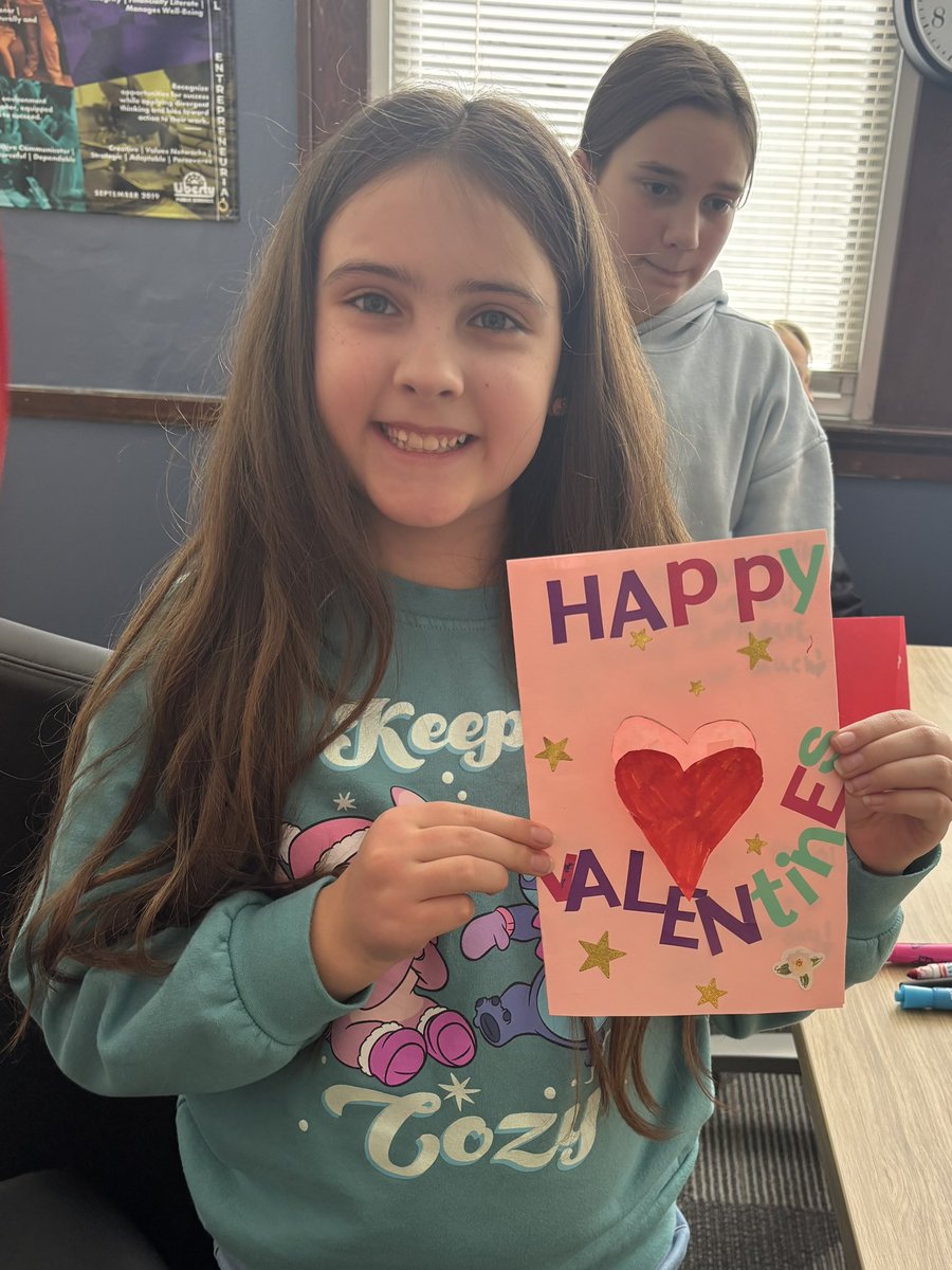 MarandiDiehl's tweet photo. Our 5th grade Ambassadors show off their Valentines cards they created by participating in the Senior Smiles Project-Valentines Card Drive! ❤️ @LPSFranklinElem @LIBERTYSCHOOLS @SheriffClayCo #sharethegoodLPS https://t.co/1qAP4kIRPB