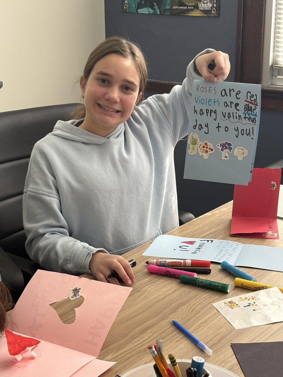 MarandiDiehl's tweet photo. Our 5th grade Ambassadors show off their Valentines cards they created by participating in the Senior Smiles Project-Valentines Card Drive! ❤️ @LPSFranklinElem @LIBERTYSCHOOLS @SheriffClayCo #sharethegoodLPS https://t.co/1qAP4kIRPB