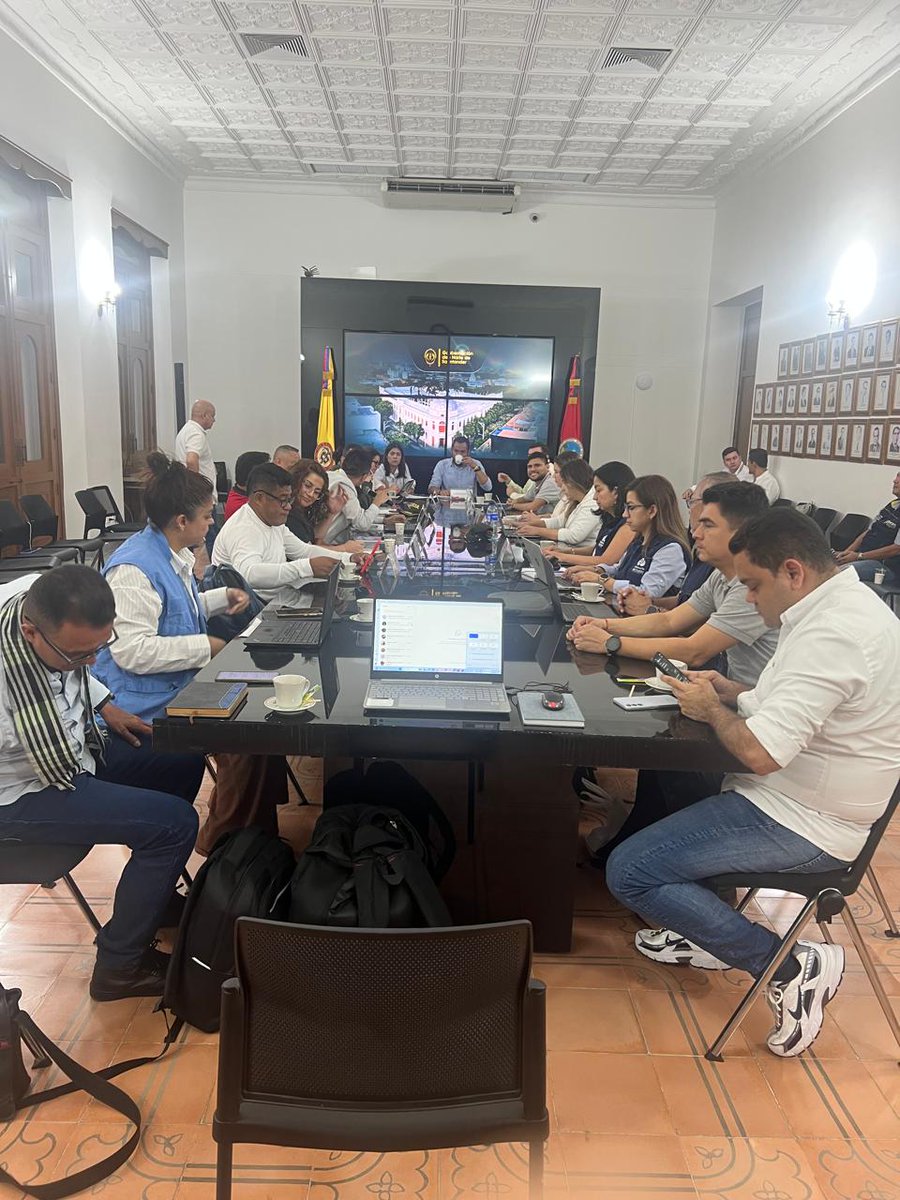 CsiviComunes's tweet photo. 📢 En la región del Catatumbo, se realizaron dos Puestos de Mando Unificado por la Vida #PMUV: uno en Cúcuta y otro en Ocaña. Con participación institucional, se abordó la crisis de seguridad de la población firmante del Acuerdo de Paz y sus núcleos familiares. https://t.co/1fnLypA726