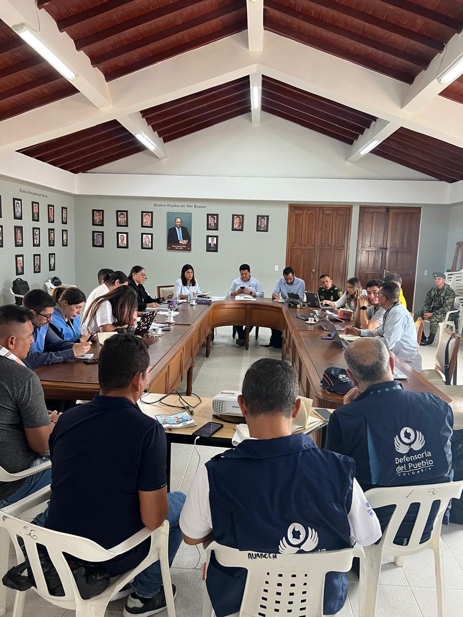 CsiviComunes's tweet photo. 📢 En la región del Catatumbo, se realizaron dos Puestos de Mando Unificado por la Vida #PMUV: uno en Cúcuta y otro en Ocaña. Con participación institucional, se abordó la crisis de seguridad de la población firmante del Acuerdo de Paz y sus núcleos familiares. https://t.co/1fnLypA726