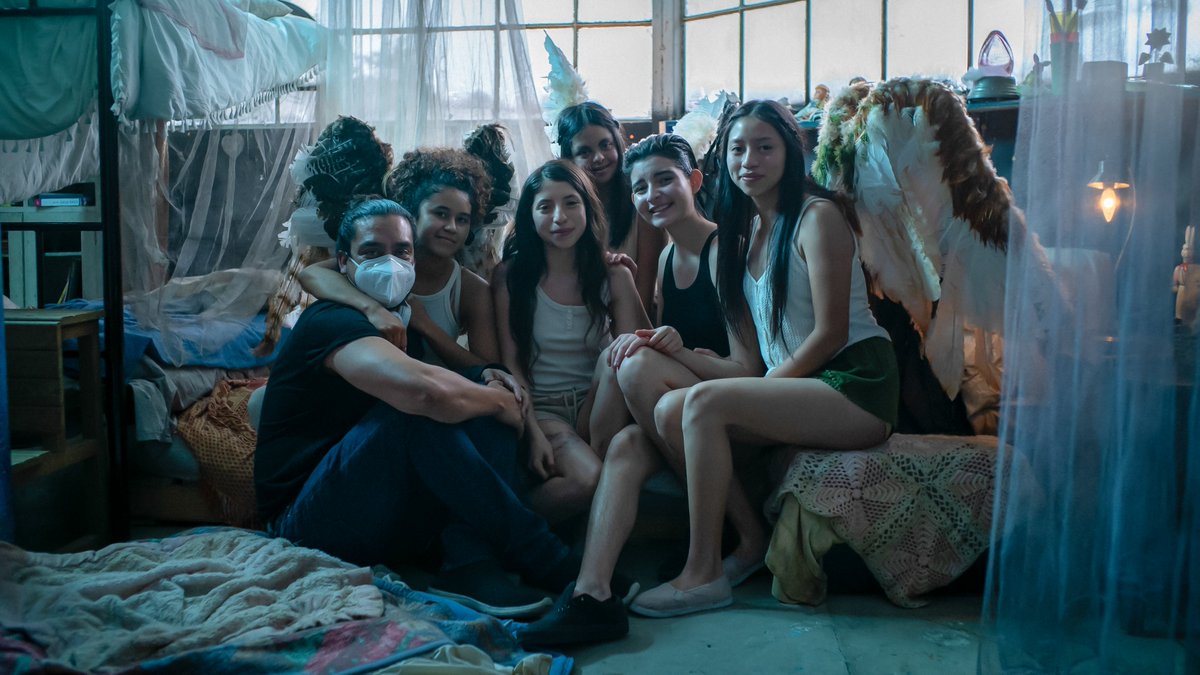 ¡Ángeles valientes! Gracias por dejar el corazón en cada escena y hacer de Rita una historia poderosa con su voz y su talento.
🪽 GLENDY RUCAL  - GLADYS
🪽 ANDRÉ ALDANA - TERCA
🪽 ALEJANDRA VÁSQUEZ - BEBÉ
🪽 GIULIANA SANTA CRUZ - RITA
🪽 ÁNGELA QUEVEDO - SULMY

#storyteller