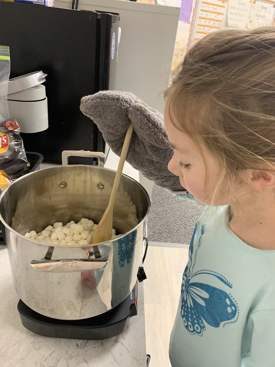 Our first Kindergarten Cooking Club with Mrs. Hilley and Mrs. Dalton was poppin’! Popcorn snowballs were a hit! 🍿❄️