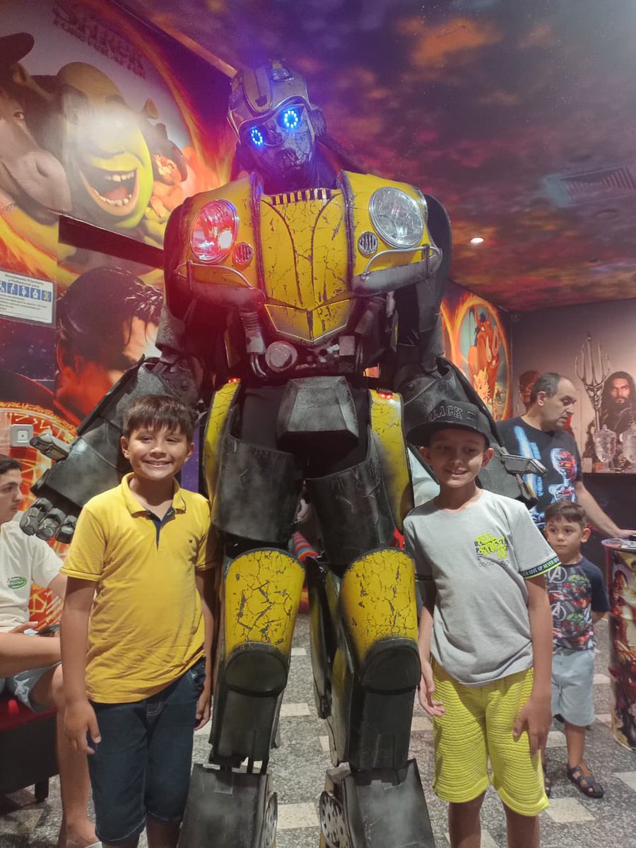 De amarelinho combinando, Enzo e Gabriel pra vcs. Tao fofos. Me chama de tia ate hoje 🥹♥️