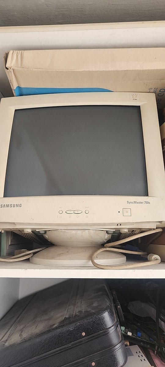 rolling0's tweet image. #골동품

집 정리하다 보니 오래전 칼라 crt 모니터가 깊숙히 숨겨져 있네. 작동도 되고 ㅎㅎㅎ
이거 가져 갈 트친 있을까