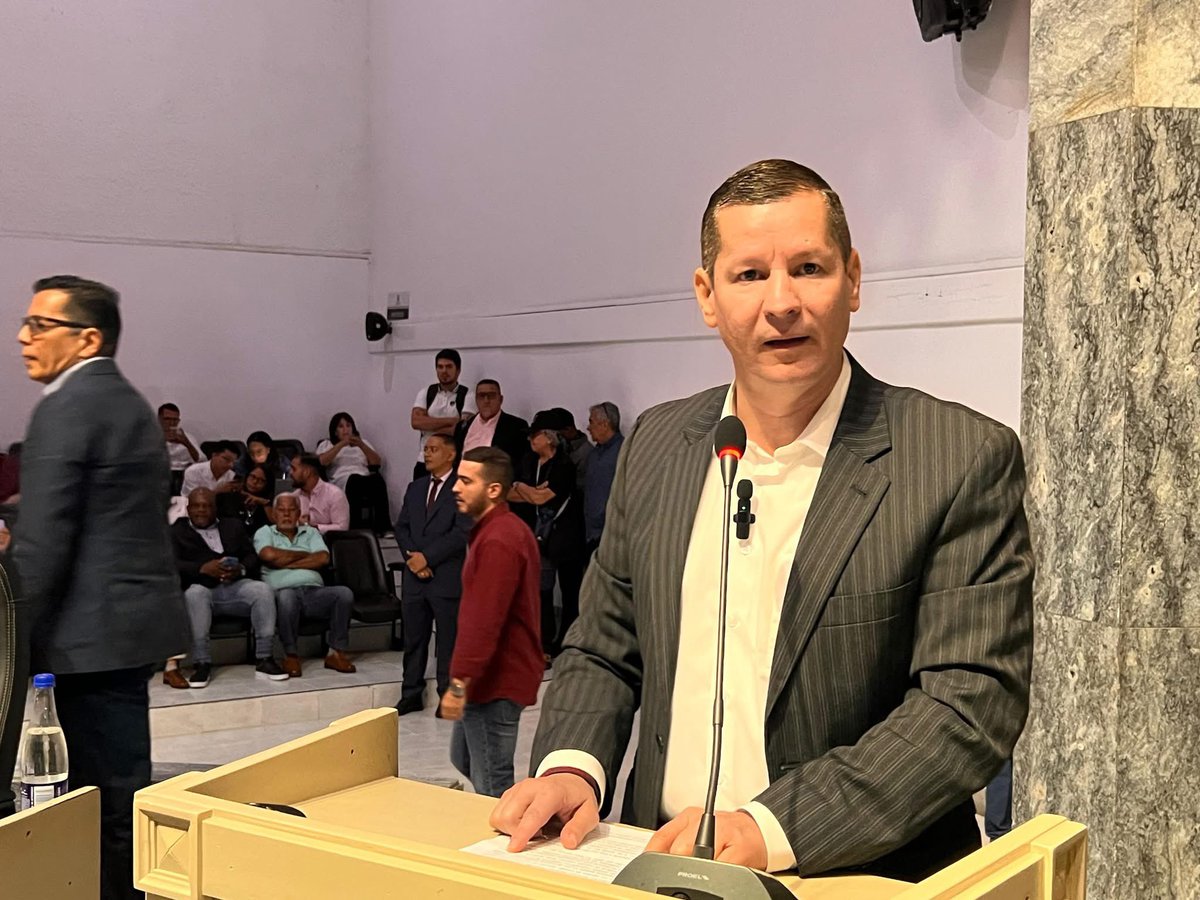 Ni judas se atrevió a tanto.

Concejal del <a href="/Concejodecali/">concejo de cali</a> <a href="/luisfesalazarg/">Luis Fdo Salazar</a> apoyando al pistolero que amenazo y disparo en contra de los jóvenes de cali en el estallido social <a href="/escobarandres90/">Andrés Escobar</a> 

Imperdonable lo que hizo el concejal del <a href="/PactoCol/">Pacto Histórico Oficial</a>, el día de hoy. Votó para que Andrés