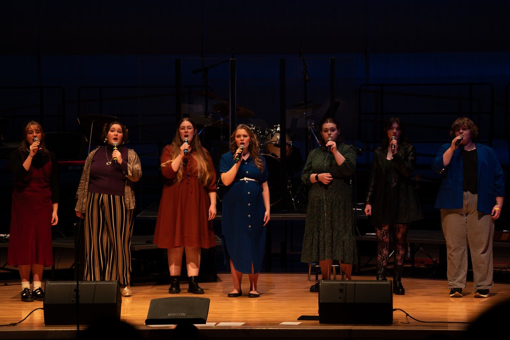 SnowCollege's tweet photo. Living for the music and the memories!🎶🎤

#SnowCollege #Spotlight #SnowBadgers #Music https://t.co/EcHJV9W1mq