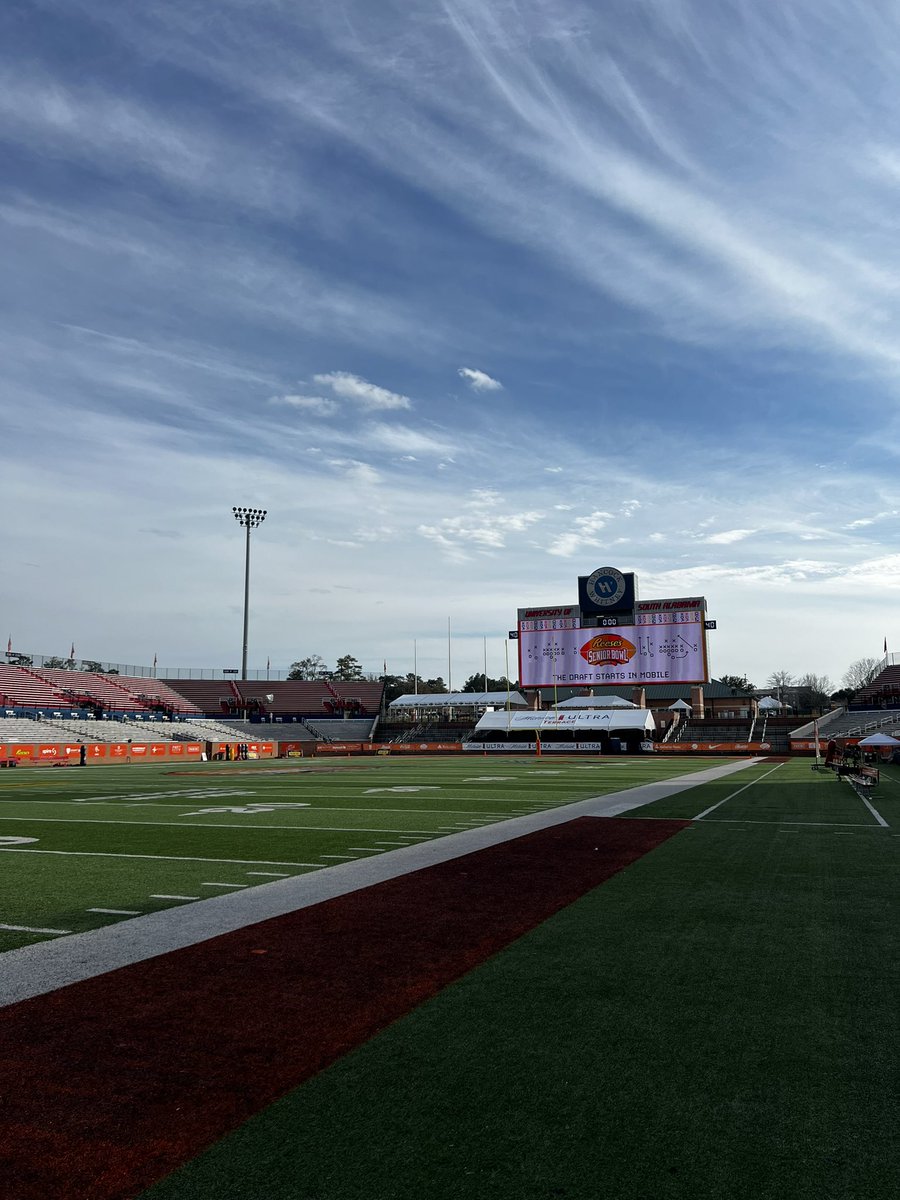 tdotbrew's tweet photo. Stacking days

Day 2 @seniorbowl 

#TheDraftStartsInMobile 
#WinWithLogic https://t.co/cH1kOSl7cJ