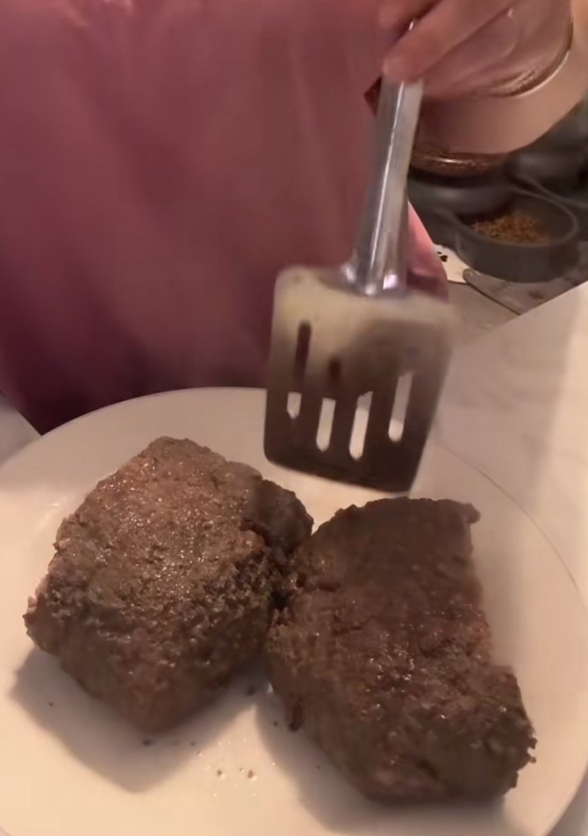 scrunchie queen 🇵🇸 tweet media