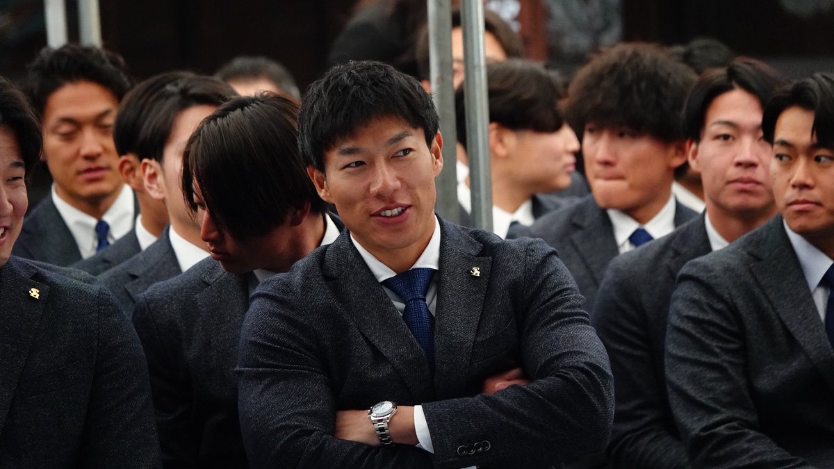 takafullc2's tweet photo. 必勝祈願が行われています。

チーム全員が勢揃いするタイミング。

選手たちも、顔を合わせました🙏

#小久保裕紀 #周東佑京 #柳田悠岐 #柳町達 #sbhawks #鷹フル https://t.co/F5iPwQXOsA