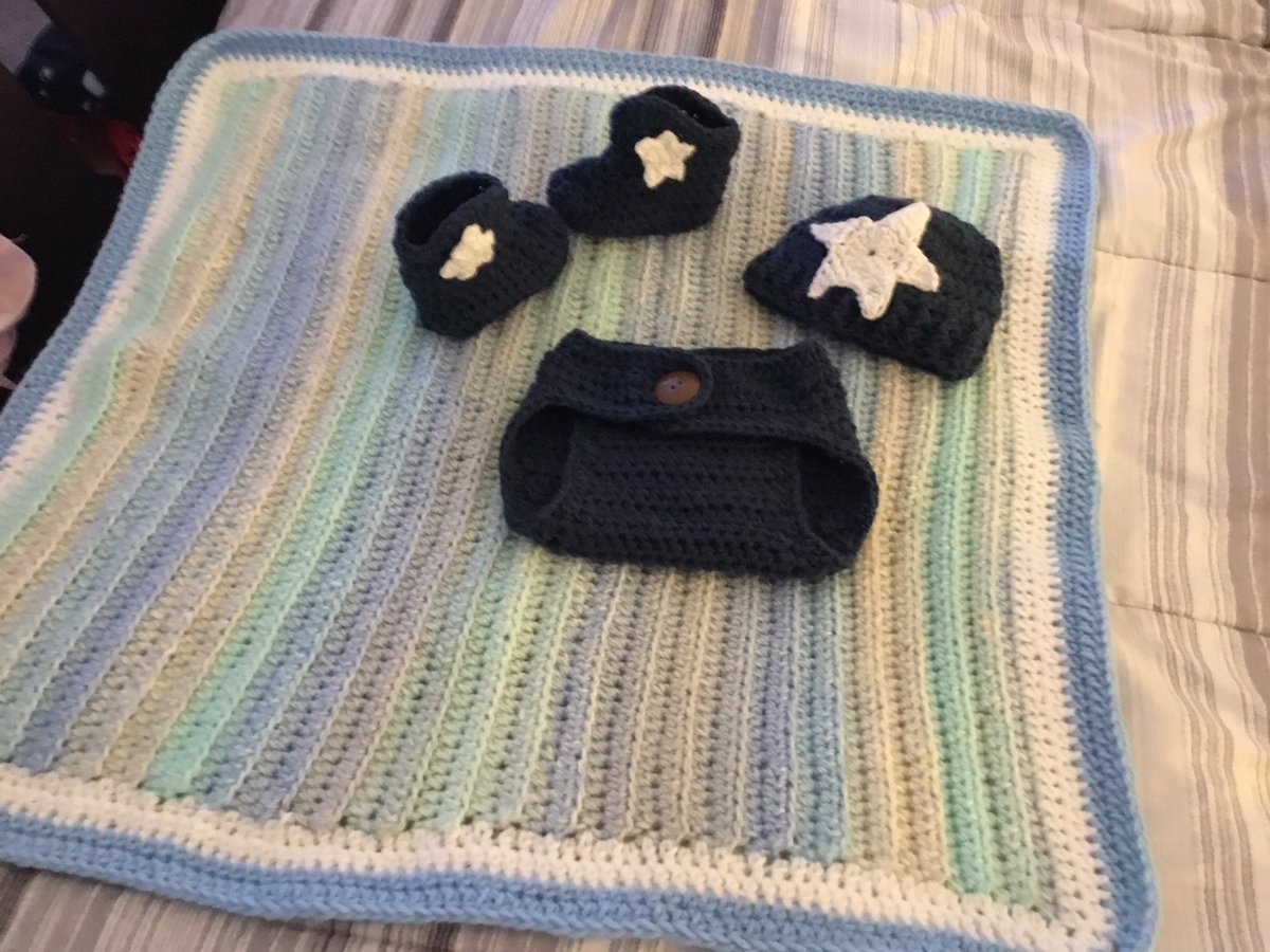 PattyParamonte's tweet image. Finally finished this set for my co-teacher. My students were able to help me with the border on the blanket. Not bad for preschoolers, right???
