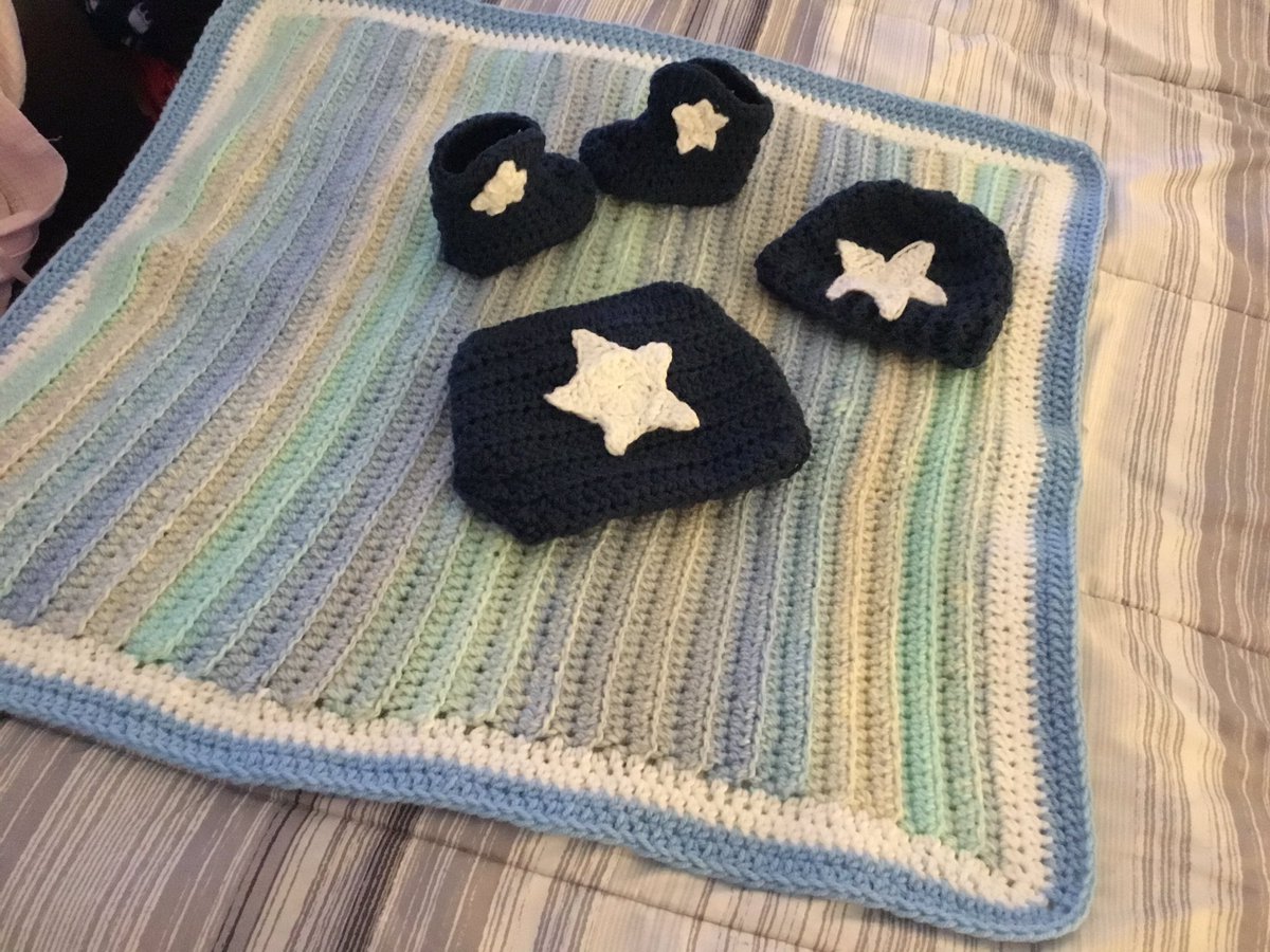 PattyParamonte's tweet image. Finally finished this set for my co-teacher. My students were able to help me with the border on the blanket. Not bad for preschoolers, right???