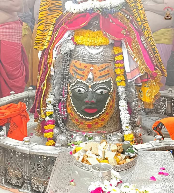 LokendraKarode's tweet photo. 🙏🌹🐉🔱Jai Shri Mahakal 🔱🐉🌹🙏
Shri Mahakaleshwar Jyotirlingji in Ujjain. today morning ash aarti decoration darshan
Thursday 30 January 2025 https://t.co/cdF0ClozyO