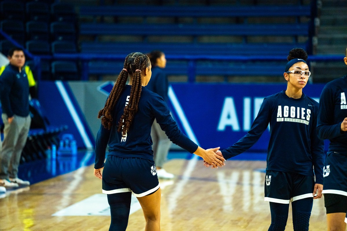 USUWBasketball's tweet photo. 𝙧𝙚𝙖𝙙𝙮 𝙛𝙤𝙧 𝙩𝙖𝙠𝙚𝙤𝙛𝙛 https://t.co/CRXIaZz7LS