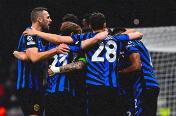 SerieA_Lawas's tweet photo. Hasil Liga Champions wakil Serie A

📌 Inter 3-0 AS Monaco

Mau tidak mau, suka tidak suka, Inter Milan adalah penggendong koefisien Serie A sesungguhnya. 
Menjadi satu-satunya wakil Serie A yang menang di partai terakhir, juga menjadi satu-satunya klub Serie A yang lolos langsung ke babak 16 besar. 
Lautaro cetak hat-trick. Modal besar buat lawan Milan di akhir pekan.