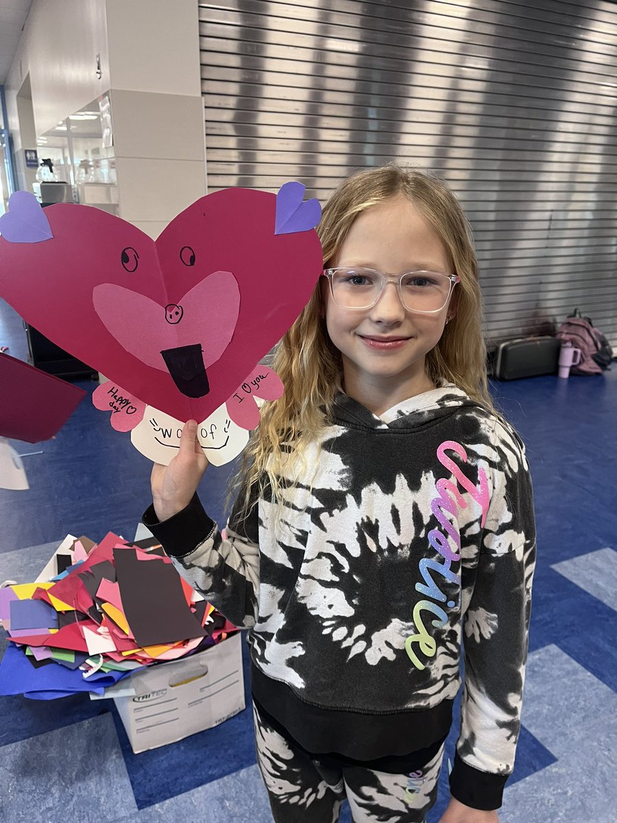 Mandery's tweet photo. 5/7– Valentine Pets #packpartners #EMwolves https://t.co/yXUS9HvZuo
