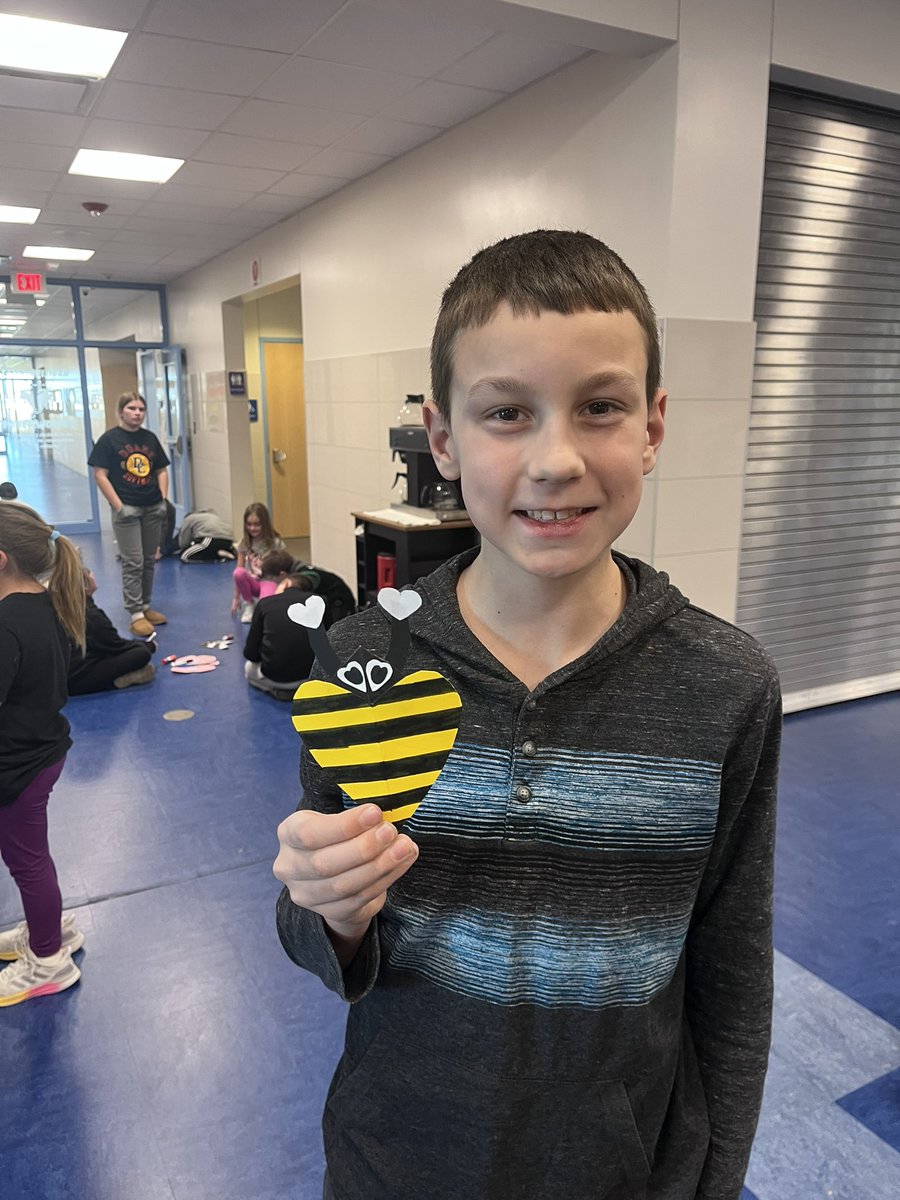Mandery's tweet photo. 5/7– Valentine Pets #packpartners #EMwolves https://t.co/yXUS9HvZuo