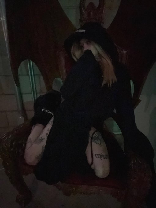 Watch zombrii 🤍's leaked NSFW photo on TwXstars