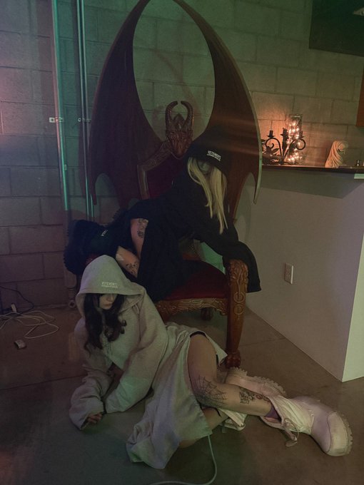 Watch zombrii 🤍's leaked NSFW photo on TwXstars