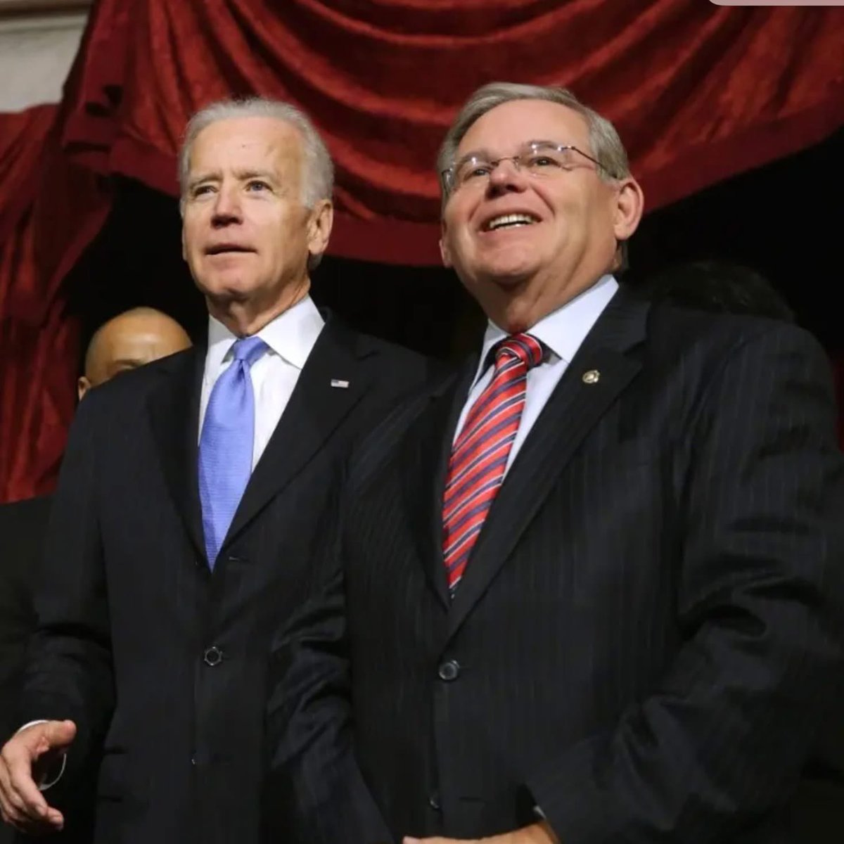 ÚLTIMA HORA: El exsenador demócrata Bob Menéndez ha sido condenado a 11 años de prisión por corrupción, soborno y actuar como agente de un gobierno extranjero. Oro, fajos de billetes y favores políticos marcaron su caída.

El “ejemplo” del partido de la justicia y la