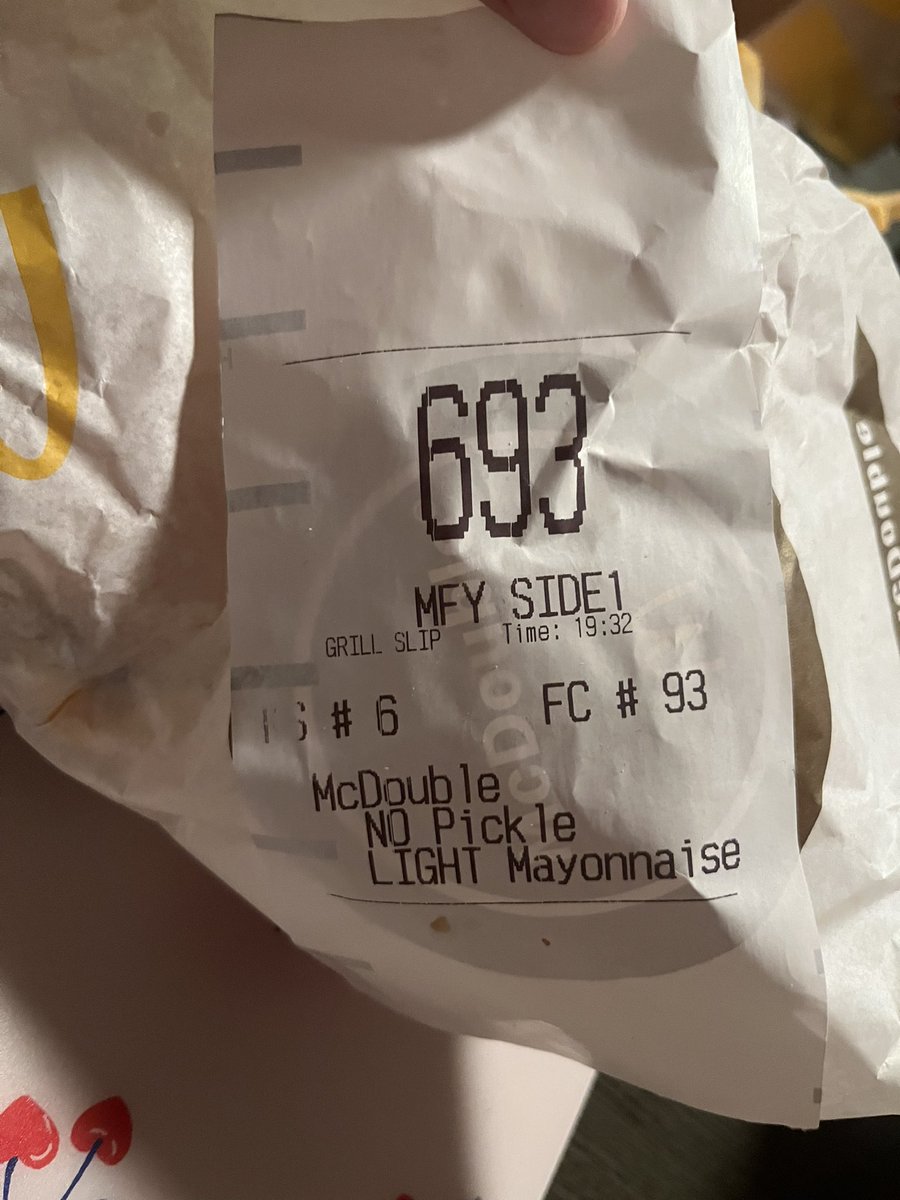 DaUsSs247's tweet photo. @McDonalds How exactly do you mess up a mobile order… It’s literally written down for you!? No pickle… Sure let’s add pickles… Extra onion apparently means add mayonnaise! 🤮 https://t.co/p3zoUDzrYS
