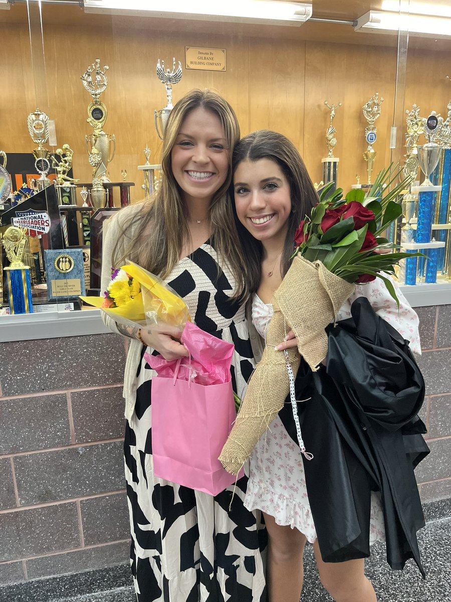 Congratulations to all inducted into NHS! Especially my 🏐🥎 girls! Congrats to Lily, Jadeyn, Eva, Emily, and Riley! So proud of you! 🩷