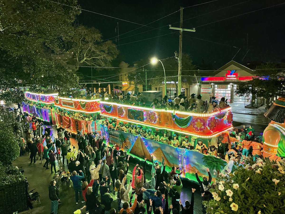 We’ve got some nights open to rent out the upstairs for Mardi Gras 🎭! Private bathroom, beautiful bar, amazing balcony.