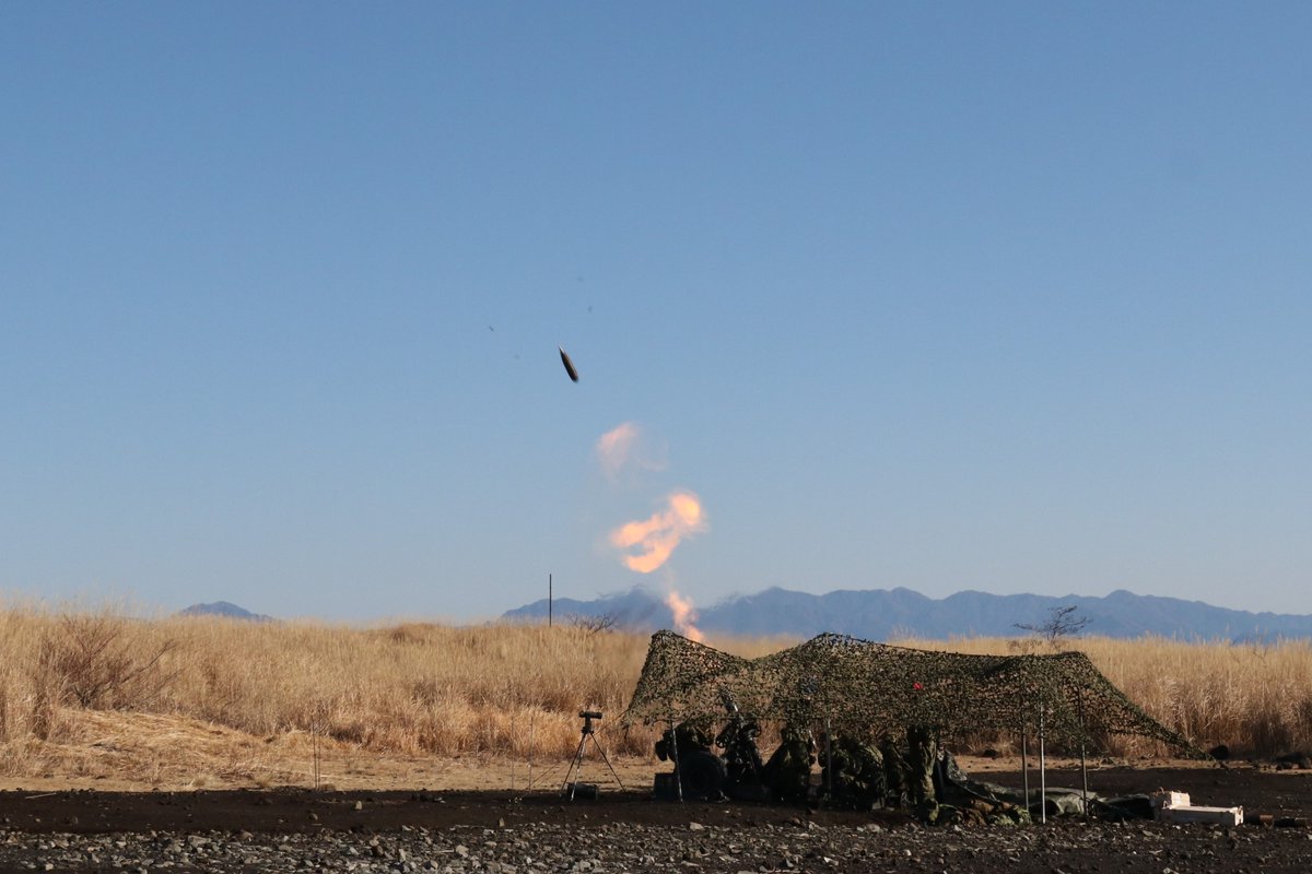 大寒を迎えた富士の麓🐝
駆けつけてくれた #即応予備自衛官 とともに
１２０ｍｍ迫撃砲実弾射撃🐝
凍える寒さにもまけず
皆のチカラを合わせて準備した榴弾を青空に放つ🐝
#富士山
#チームワーク
