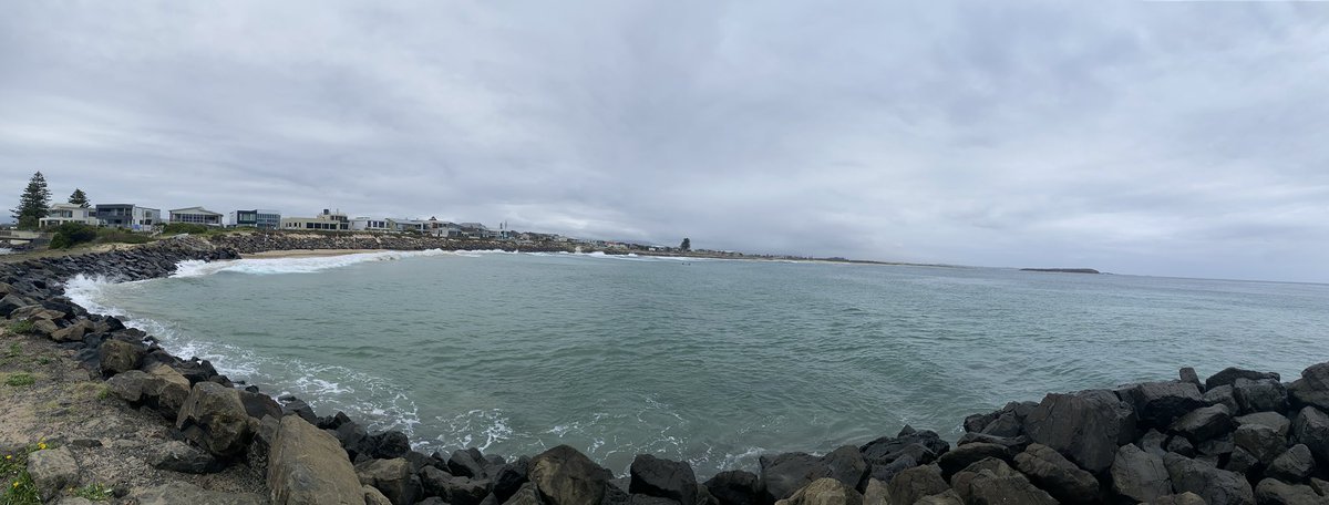 p_terg's tweet image. #Latergram #NotFacebook 3/5
Eagle over the ocean
Little Lake, Barrack Point