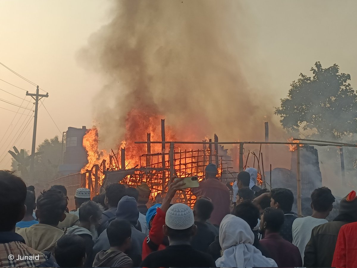 Junaid_Dir_EFL's tweet photo. 🔥 Breaking: A fire broke out at a shop in Camp 18, Block A/H-52 at 7:25 PM. The situation is now under control, but the incident adds to the ongoing challenges in the camp. Assessment of damage is underway. #RohingyaCamp #FireEmergency https://t.co/BzTVdhhh5p