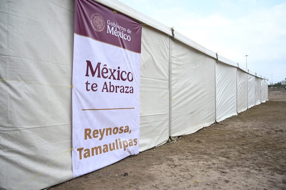 olgapsosa's tweet photo. Como parte de la estrategia “México te Abraza” de la presidenta @Claudiashein , el Centro de Atención a Migrantes en #Reynosa está en óptimas condiciones para brindar servicio de alojamiento temporal, alimentación, tarjeta bienestar paisano y programas de bienestar para la reintegración de nuestros connacionales. 

Con el gobernador Américo Villarreal pudimos constatar las condiciones del Centro y el trabajo de las y los servidores públicos que demuestran una vez más la solidaridad del pueblo de #Tamaulipas con los demás. Además, la Dra. María de Villarreal entregó una ambulancia disponible para atender a la población migrante.Paisanas y paisanos, sepan que no están solos.