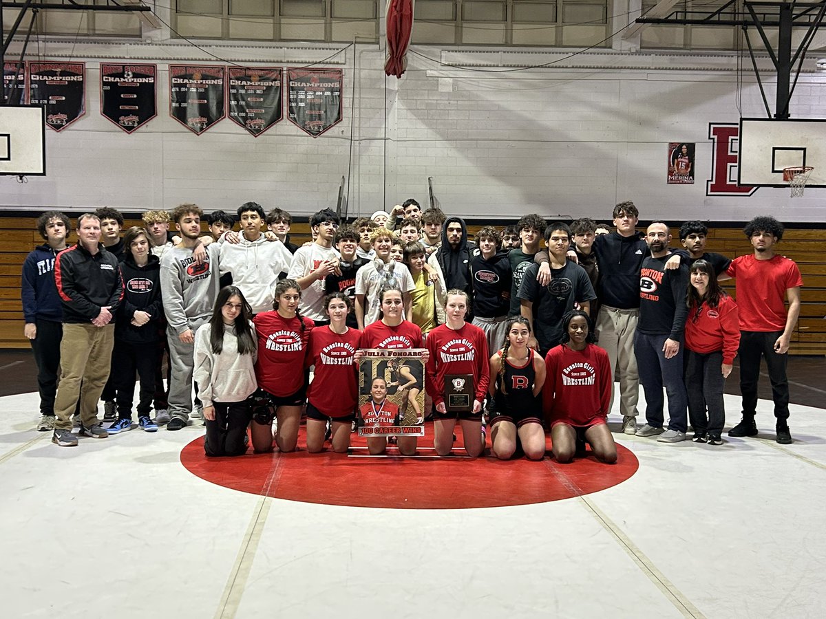 BoontonHSWrest's tweet photo. Senior night for our girls team. Samira Kupa, Sidney Figueroa, Julia Fongaro, Kaylee Hughen and Victoria Pooler. 

This group of young ladies led the rise of Boonton Girls Wrestling and paved the way for our future lady Bombers! 💣 https://t.co/bUFCfDNKk5