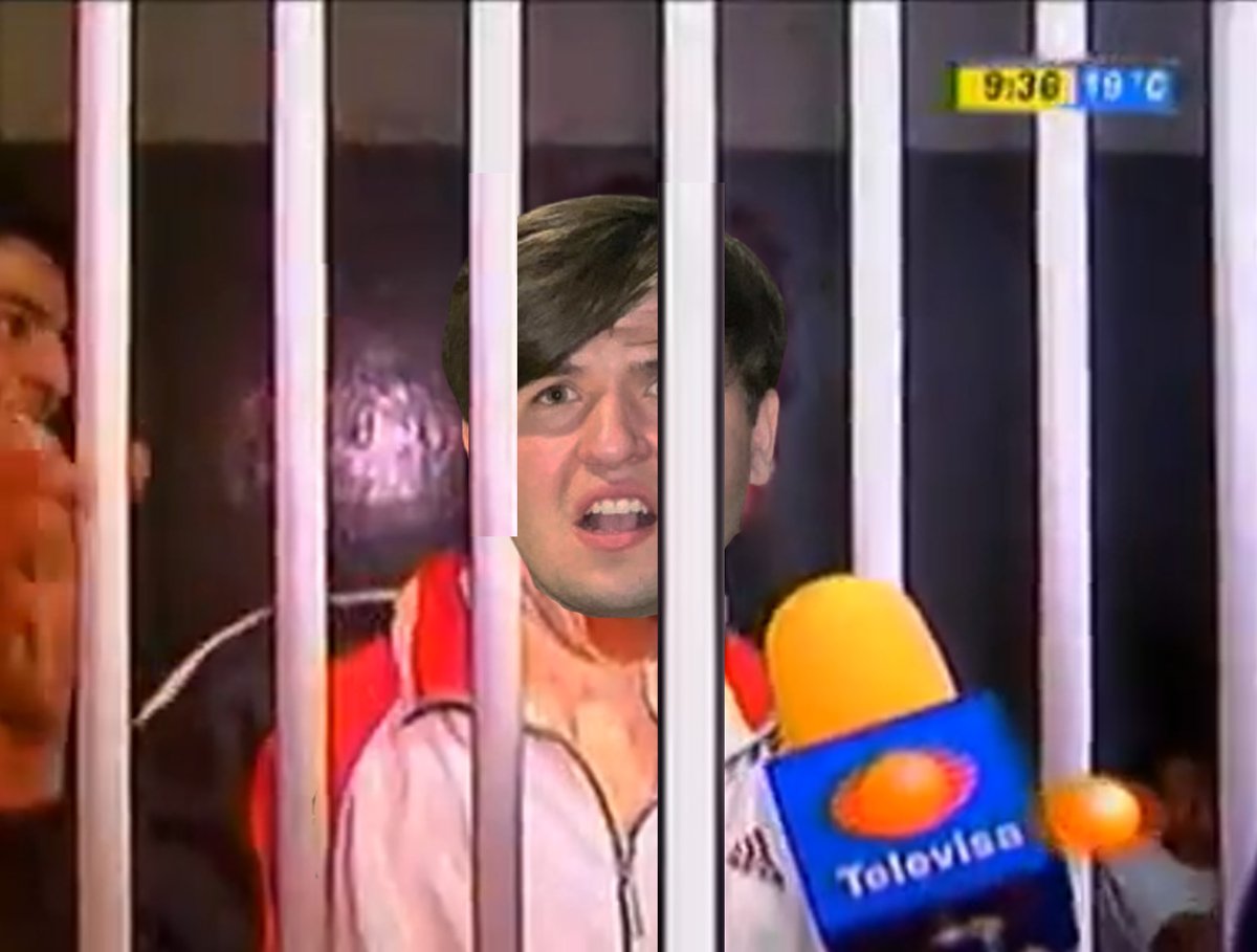 Mientras tanto Fofo Márquez

"Y si me está viendo mi jefa, pos que me traiga unos lonches, porque pos la verdad traigo un chingo de hambre"