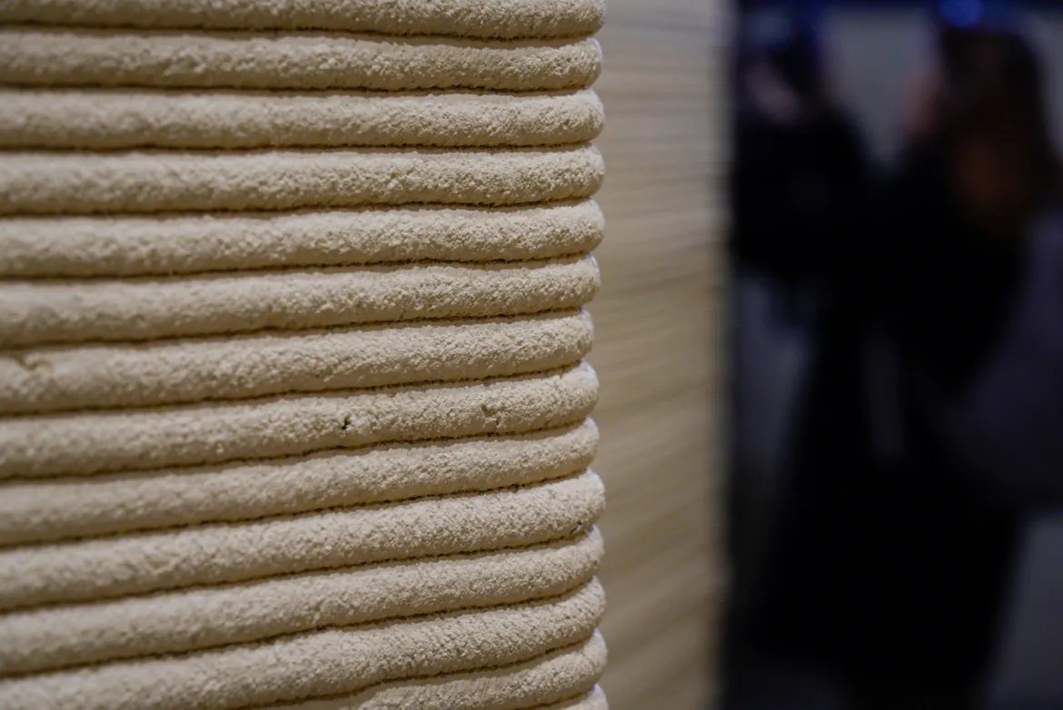 aprintedworld's tweet photo. First Look at 3D Printed Army Barracks 👀 

Fort Bliss has unveiled the U.S. Army’s first 3D-printed barracks, marking a significant advancement in military construction. 

This innovative approach offers rapid, cost-effective, and sustainable building solutions. https://t.co/LjpYZfjjIE