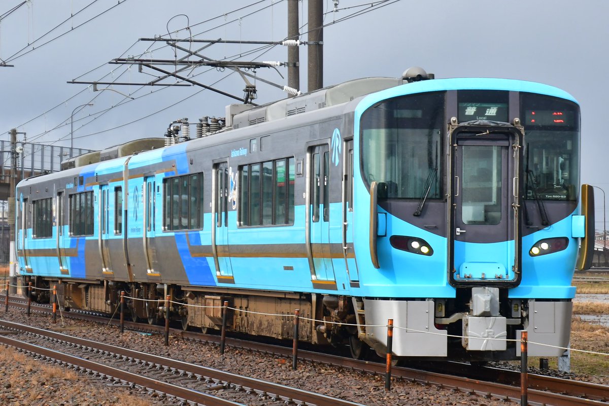 New_Dolphin71's tweet photo. 1/29時点で、IR22のTpc側は事故に伴う227系タイプのスカート。いつまでこの形なのか……
帰ろうとしたらDE10通り過ぎてった
#IRいしかわ鉄道 #IR22 #DE10 https://t.co/YzjSyjcCSF