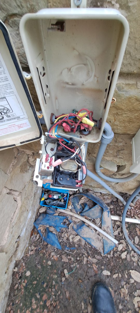 AustinPoolTechs's tweet image. Latest uptick within calls is freeze protection failure! Call or Text Austin Pool Techs before the next freeze event! We can repair or replace your failed mechanical controls or automation. 
512-643-6675
#cedarparktx #leandertx #libertyhilltx #lagovistatx #roundrocktx…