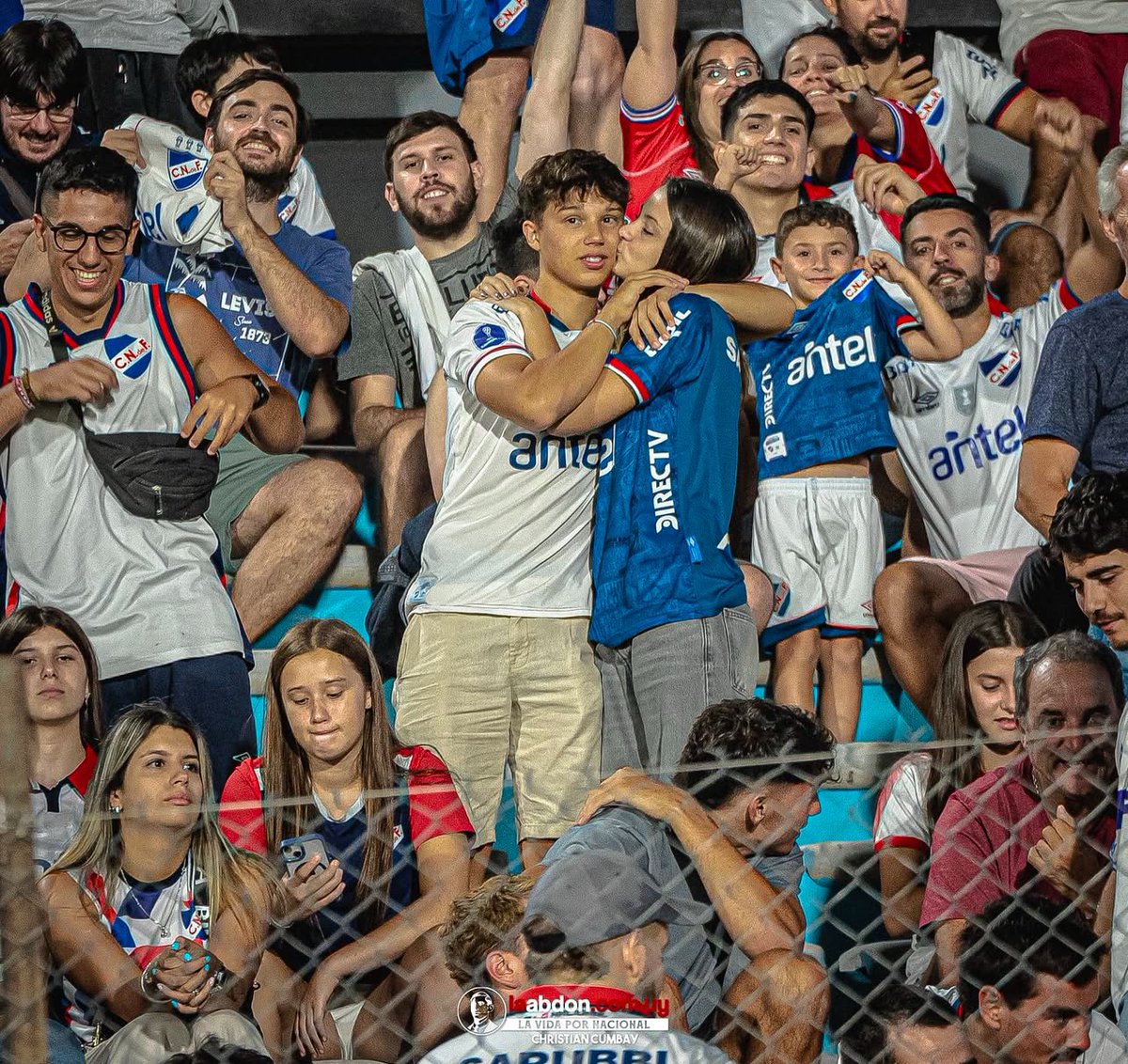 - Anoche soñé con vos.
+ Y qué soñaste?
-