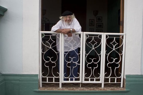 «Somos semillas que para nacer tienen que morir/es el precio necesario de la nueva vida…»

Cien años de #ErnestoCardenal elpais.com/opinion/2025-0… <a href="/sergioramirezm/">Sergio Ramírez</a> <a href="/elpais_opinion/">EL PAÍS Opinión</a> 

Lo recuerdo en Rosario (Congreso de la Lengua de 2004) #CILE2004 <a href="/teatroelcirculo/">Teatro El Círculo</a> y más!